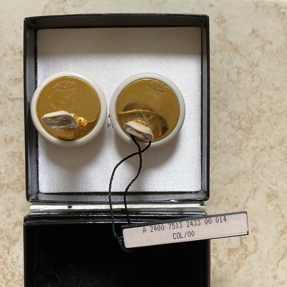 Vintage Chanel earrings - Picture 5 of 11